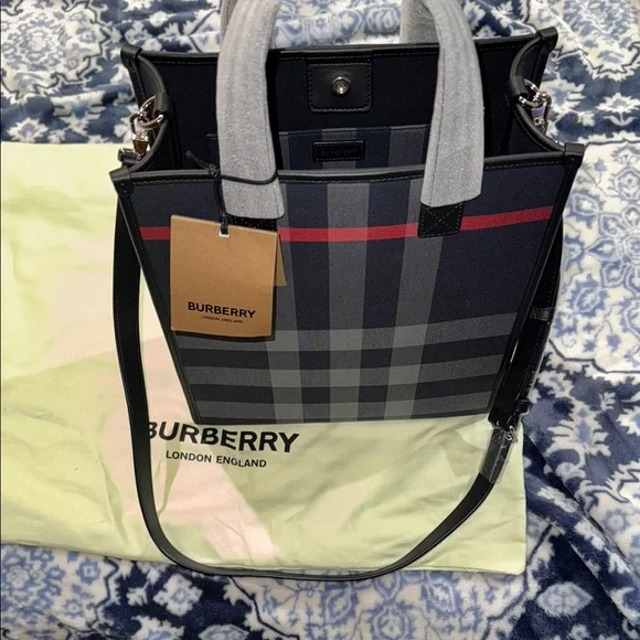 Men’s or Women’s Burberry Navy/Grey Checkered Tote/Messenger Bag! Brand NewW bag